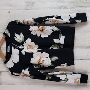 White Fawn black cream large floral banded top Size Small FLAWED